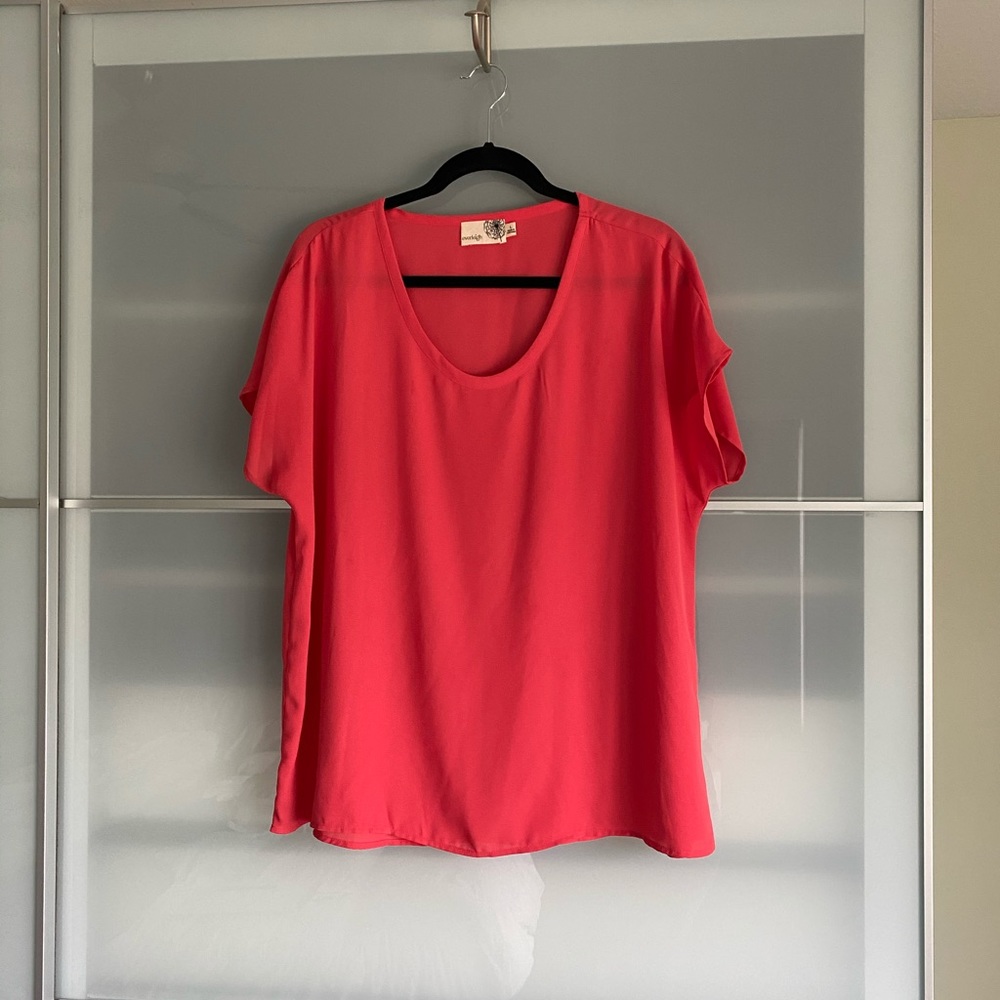 Everleigh L short sleeve top EUC, coral